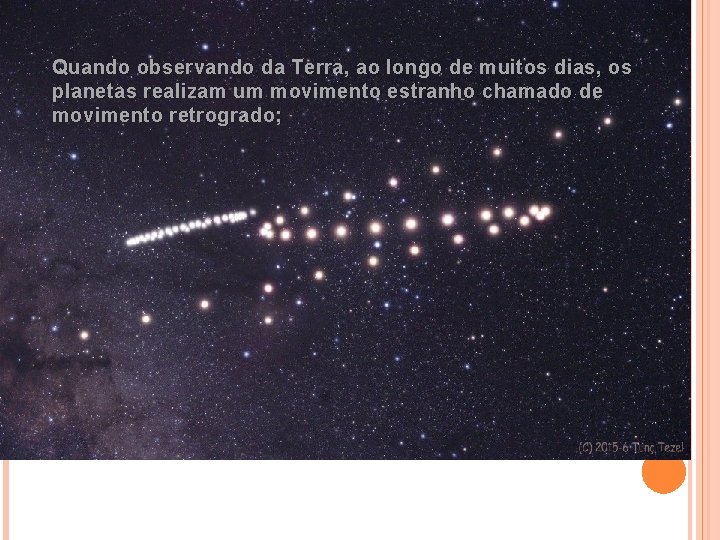 Quando observando da Terra, ao longo de muitos dias, os planetas realizam um movimento