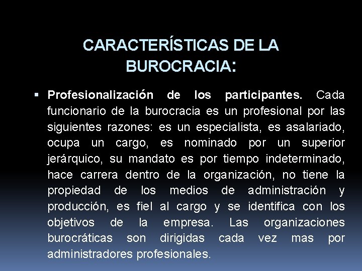CARACTERÍSTICAS DE LA BUROCRACIA: Profesionalización de los participantes. Cada funcionario de la burocracia es
