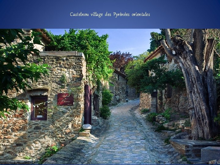 Castelnou village des Pyrénées orientales 