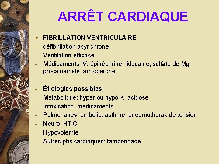 ARRÊT CARDIAQUE w - FIBRILLATION VENTRICULAIRE défibrillation asynchrone Ventilation efficace Médicaments IV: épinéphrine, lidocaine,