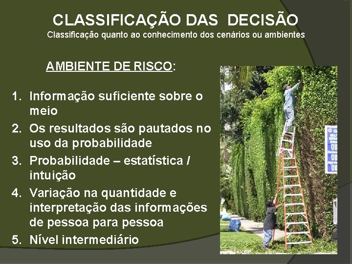 CLASSIFICAÇÃO DAS DECISÃO Classificação quanto ao conhecimento dos cenários ou ambientes AMBIENTE DE RISCO: