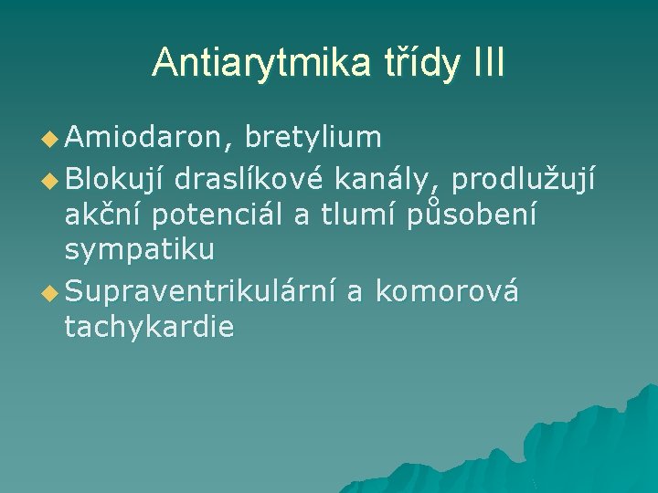 Antiarytmika třídy III u Amiodaron, bretylium u Blokují draslíkové kanály, prodlužují akční potenciál a