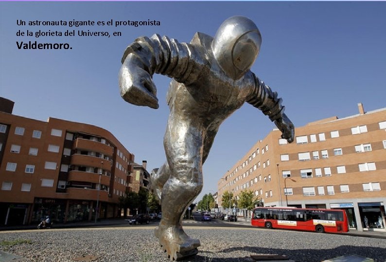 Un astronauta gigante es el protagonista de la glorieta del Universo, en Valdemoro. 