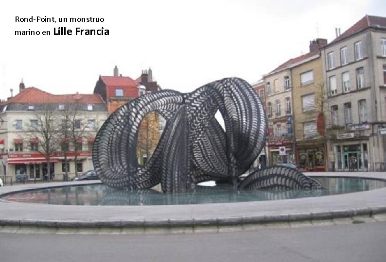 Rond-Point, un monstruo marino en Lille Francia 