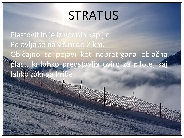 STRATUS Plastovit in je iz vodnih kapljic. Pojavlja se na višini do 2 km.