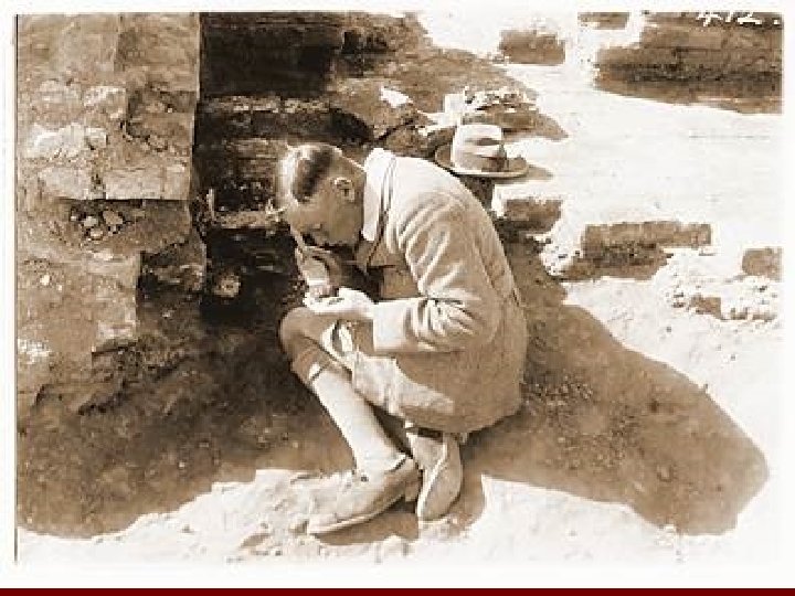 Sir Leonard Woolley n 1880 - 1960 n Začal v meste Ur v 1922 Sir Leonard Woolley n 1880 - 1960 n Začal v meste Ur v 1922