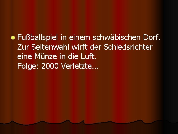 l Fußballspiel in einem schwäbischen Dorf. Zur Seitenwahl wirft der Schiedsrichter eine Münze in