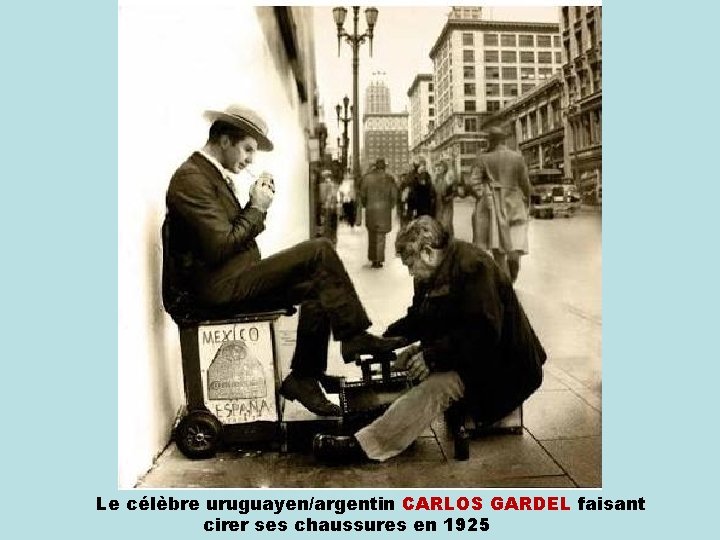 Le célèbre uruguayen/argentin CARLOS GARDEL faisant cirer ses chaussures en 1925 