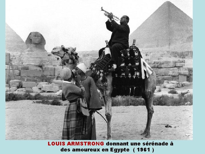 LOUIS ARMSTRONG donnant une sérénade à des amoureux en Egypte ( 1961 ) 