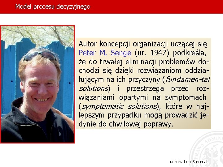 Model procesu decyzyjnego Autor koncepcji organizacji uczącej się Peter M. Senge (ur. 1947) podkreśla,