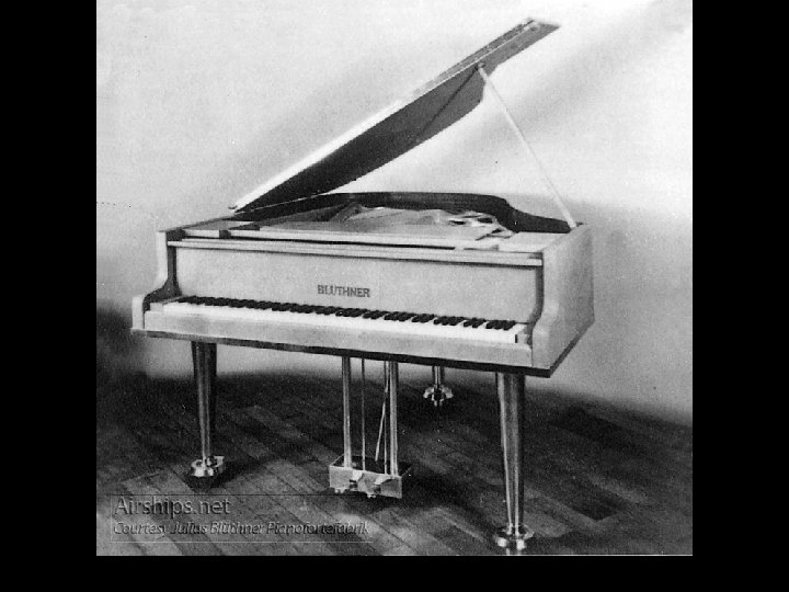 Entre los lujos introducidos en el Hindenburg, había un piano Blüthner, especialmente fabricado en