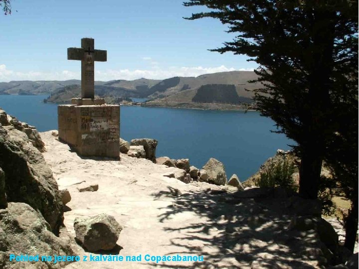 Pohled na jezero z kalvárie nad Copacabanou 