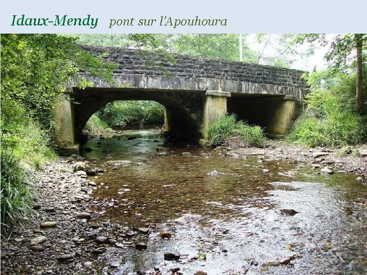 Idaux-Mendy pont sur l’Apouhoura 