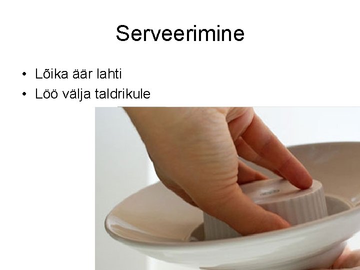 Serveerimine • Lõika äär lahti • Löö välja taldrikule 