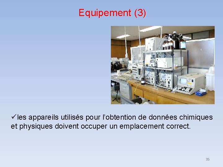 Equipement (3) les appareils utilisés pour l’obtention de données chimiques et physiques doivent occuper Equipement (3) les appareils utilisés pour l’obtention de données chimiques et physiques doivent occuper