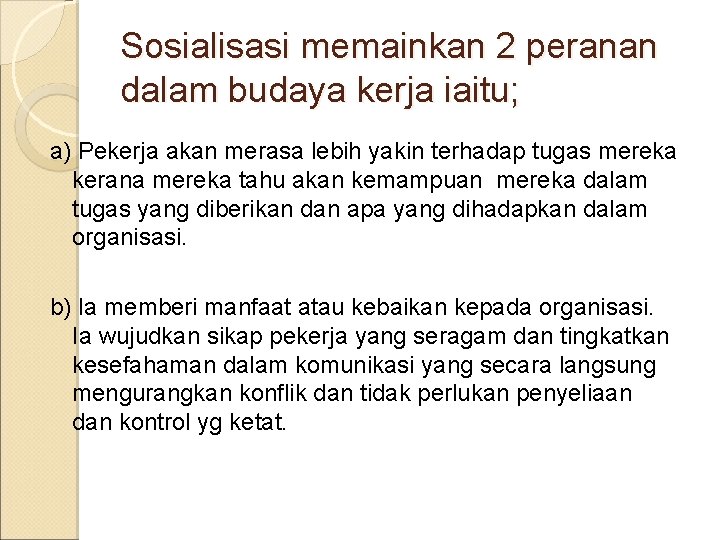 Sosialisasi memainkan 2 peranan dalam budaya kerja iaitu; a) Pekerja akan merasa lebih yakin