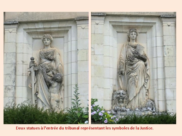 Deux statues à l'entrée du tribunal représentant les symboles de la Justice. 