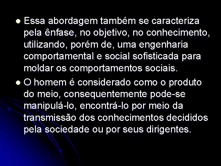 Essa abordagem também se caracteriza pela ênfase, no objetivo, no conhecimento, utilizando, porém de,