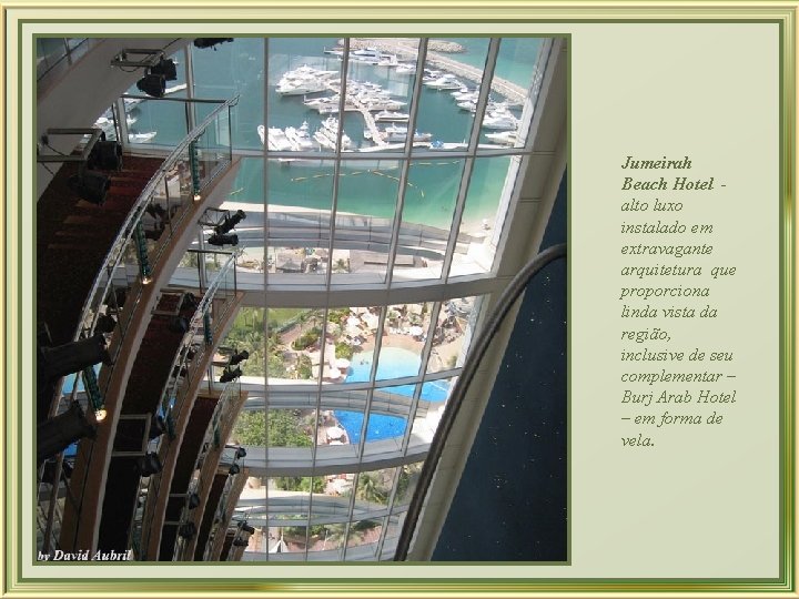 Jumeirah Beach Hotel alto luxo instalado em extravagante arquitetura que proporciona linda vista da