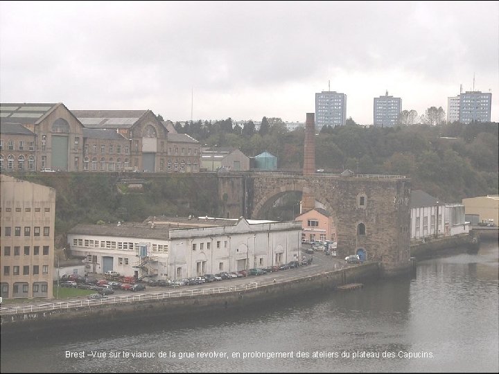 Brest –Vue sur le viaduc de la grue revolver, en prolongement des ateliers du