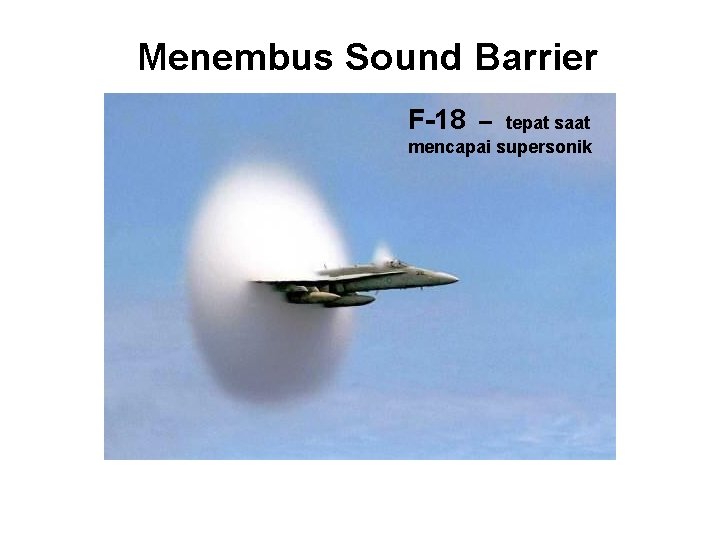 Menembus Sound Barrier F-18 – tepat saat mencapai supersonik 