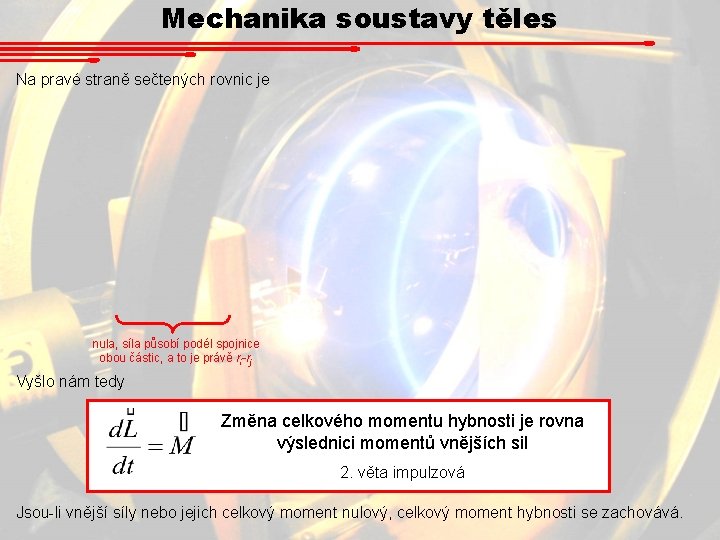 Mechanika soustavy těles Na pravé straně sečtených rovnic je nula, síla působí podél spojnice