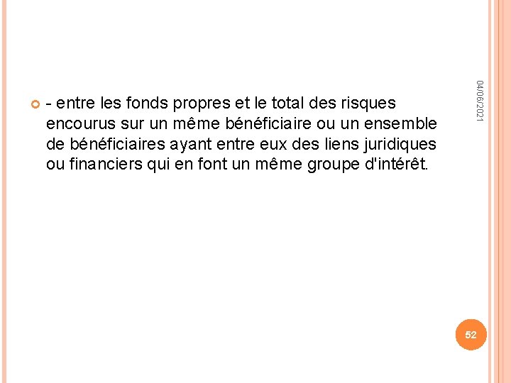 - entre les fonds propres et le total des risques encourus sur un même