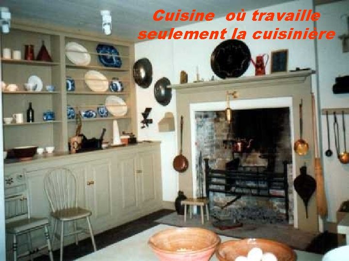 Cuisine où travaille seulement la cuisinière 