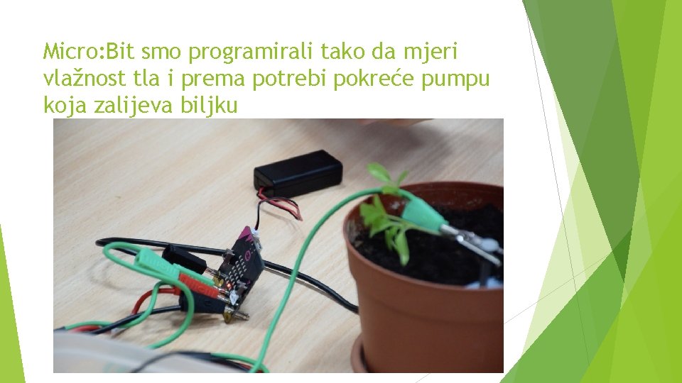 Micro: Bit smo programirali tako da mjeri vlažnost tla i prema potrebi pokreće pumpu