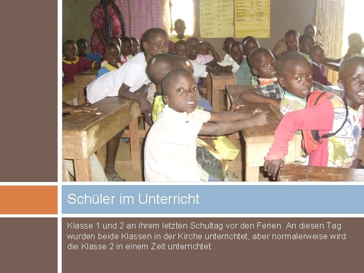 Schüler im Unterricht Klasse 1 und 2 an ihrem letzten Schultag vor den Ferien.