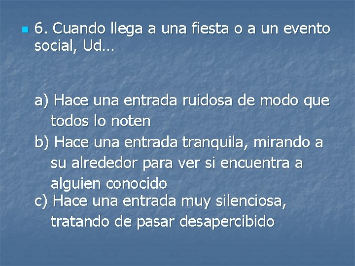 n 6. Cuando llega a una fiesta o a un evento social, Ud… a)