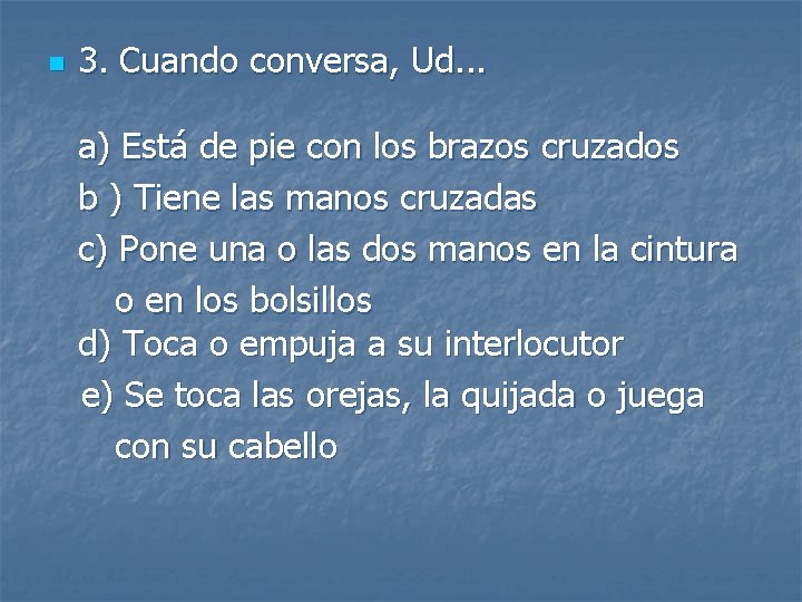 n 3. Cuando conversa, Ud. . . a) Está de pie con los brazos