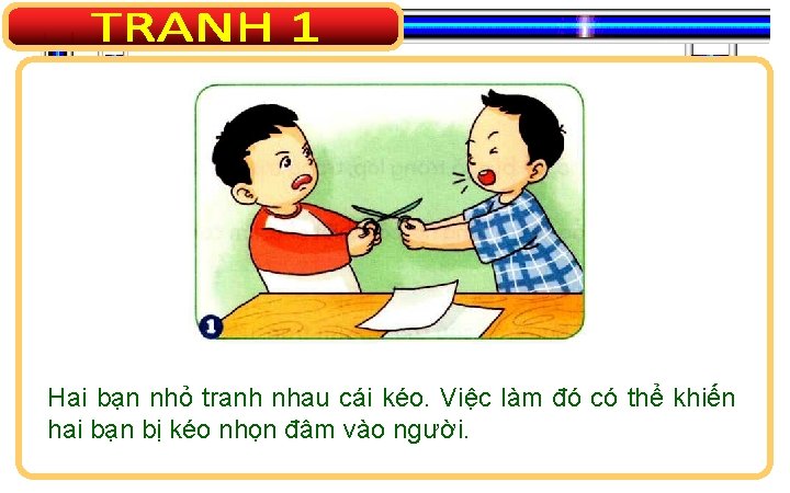 Hai bạn nhỏ tranh nhau cái kéo. Việc làm đó có thể khiến hai