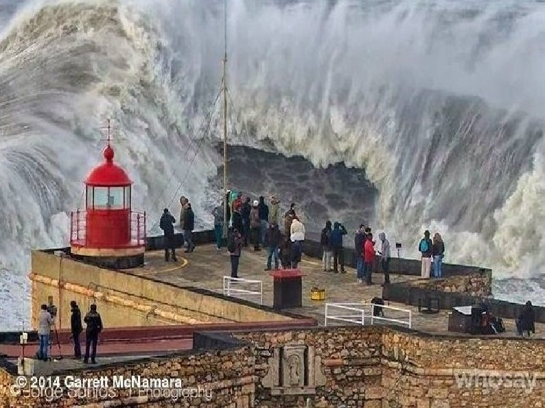 Portugal. . . Village de Nazaré La célèbre plage pour le surf Praia do