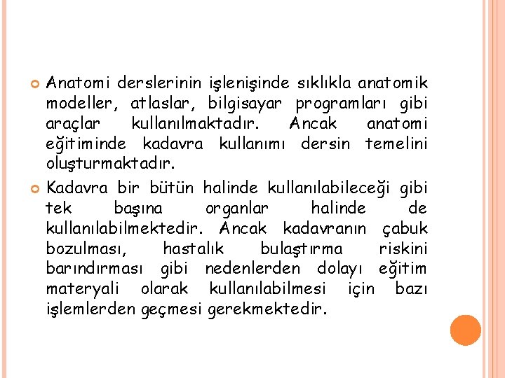 Anatomi derslerinin işlenişinde sıklıkla anatomik modeller, atlaslar, bilgisayar programları gibi araçlar kullanılmaktadır. Ancak anatomi