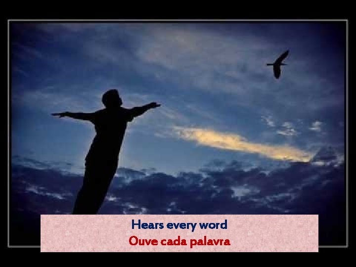 Hears every word Ouve cada palavra 