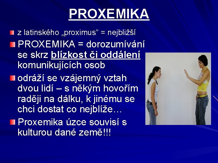 PROXEMIKA z latinského „proximus“ = nejbližší PROXEMIKA = dorozumívání se skrz blízkost či oddálení