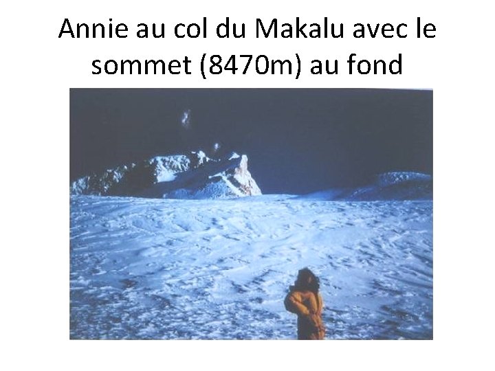 Annie au col du Makalu avec le sommet (8470 m) au fond 
