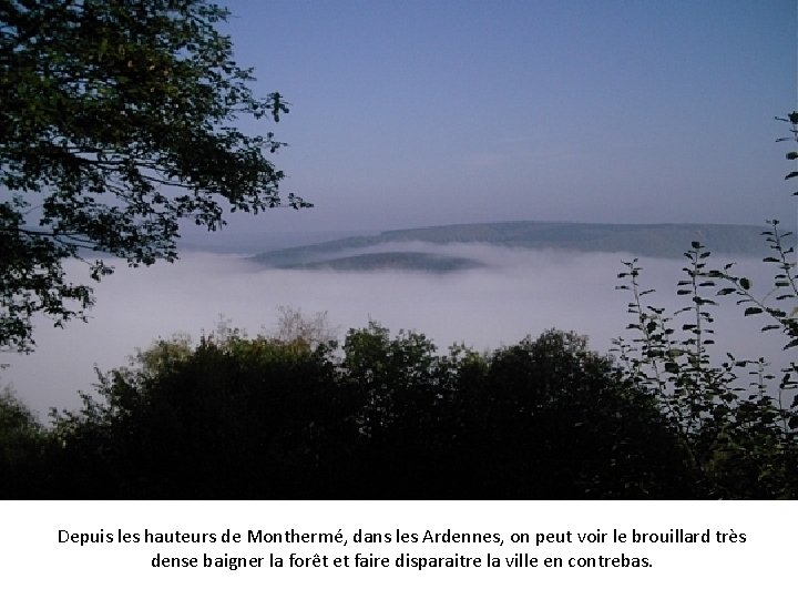 Depuis les hauteurs de Monthermé, dans les Ardennes, on peut voir le brouillard très