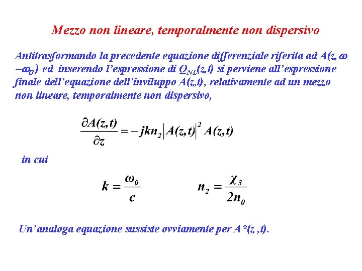 Mezzo non lineare, temporalmente non dispersivo Antitrasformando la precedente equazione differenziale riferita ad A(z,