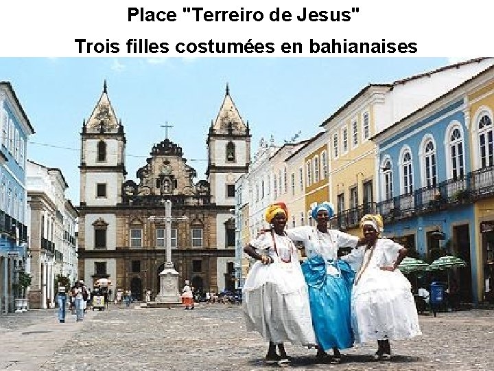 Place "Terreiro de Jesus" Trois filles costumées en bahianaises 