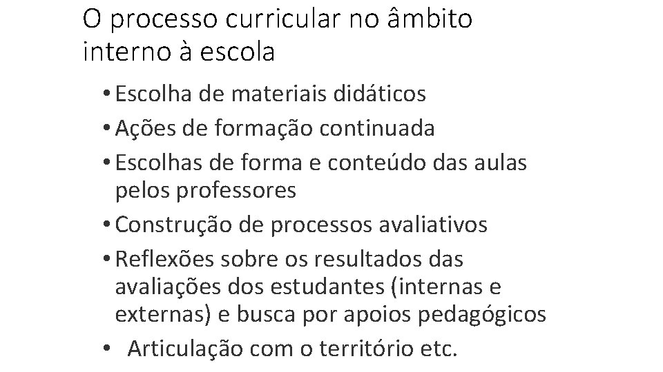 O processo curricular no âmbito interno à escola • Escolha de materiais didáticos •