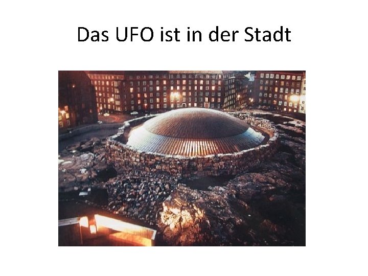 Das UFO ist in der Stadt 