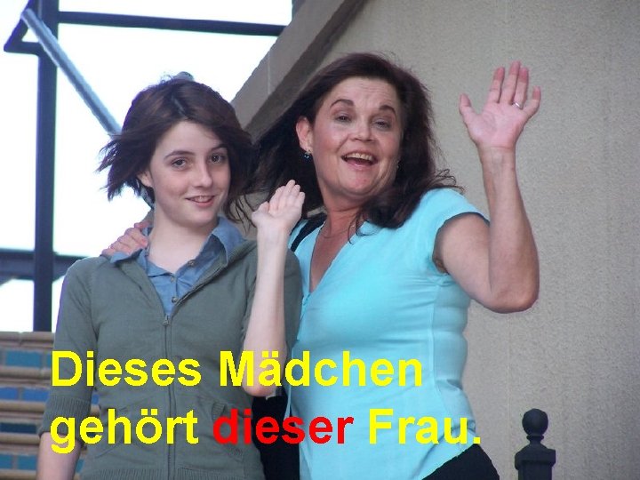 Dieses Mädchen gehört dieser Frau. 