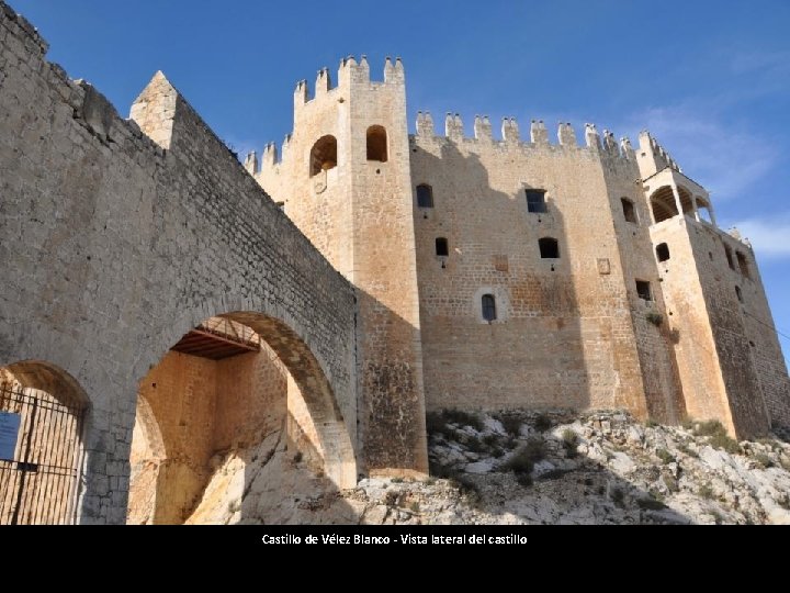 Castillo de Vélez Blanco - Vista lateral del castillo 