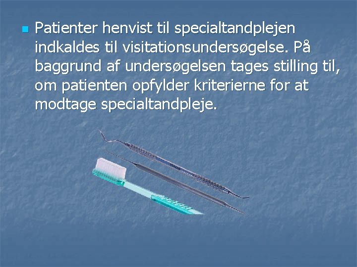 n Patienter henvist til specialtandplejen indkaldes til visitationsundersøgelse. På baggrund af undersøgelsen tages stilling