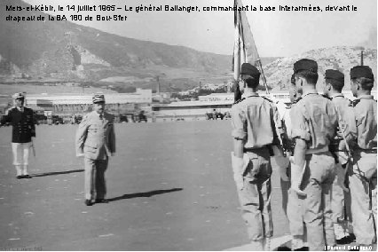 Mers-el-Kébir, le 14 juillet 1965 – Le général Ballanger, commandant la base interarmées, devant