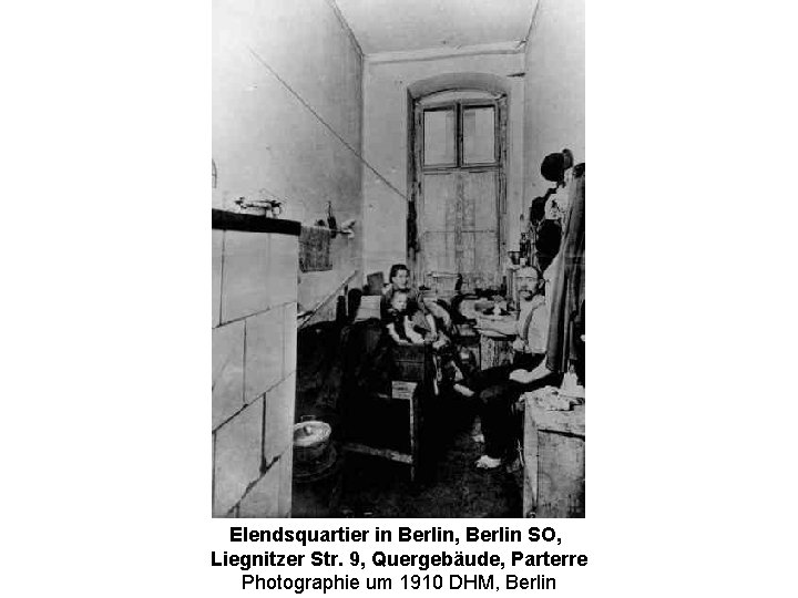 Elendsquartier in Berlin, Berlin SO, Liegnitzer Str. 9, Quergebäude, Parterre Photographie um 1910 DHM,