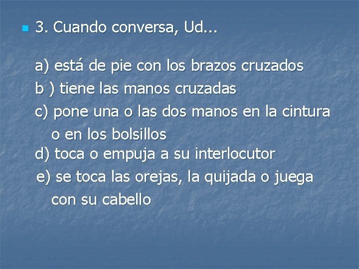 n 3. Cuando conversa, Ud. . . a) está de pie con los brazos