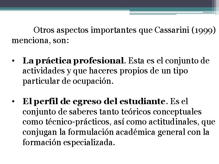 Otros aspectos importantes que Cassarini (1999) menciona, son: • La práctica profesional. Esta es